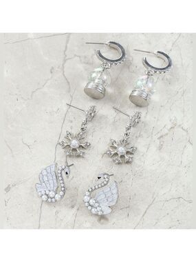 ❄️ Winter Swan Snowflake & Snow-globe Pearl Earring Set Hypoallergenic